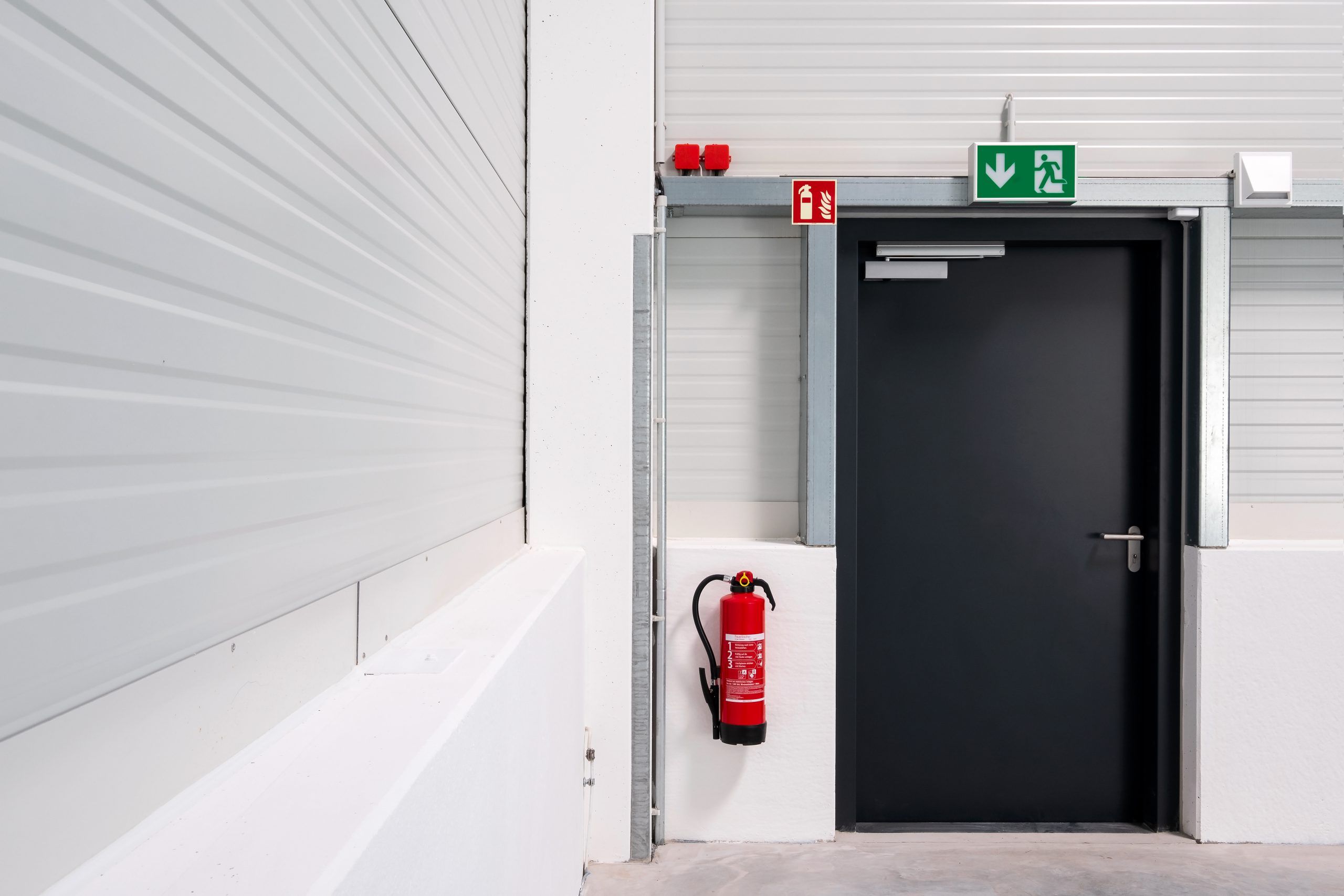 Drzwi przeciwpożarowe do magazynów — gwarancja bezpieczeństwa
