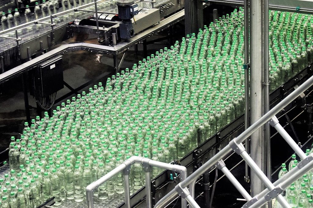 Zalety butelek PET: Dlaczego wybór producenta ma znaczenie?