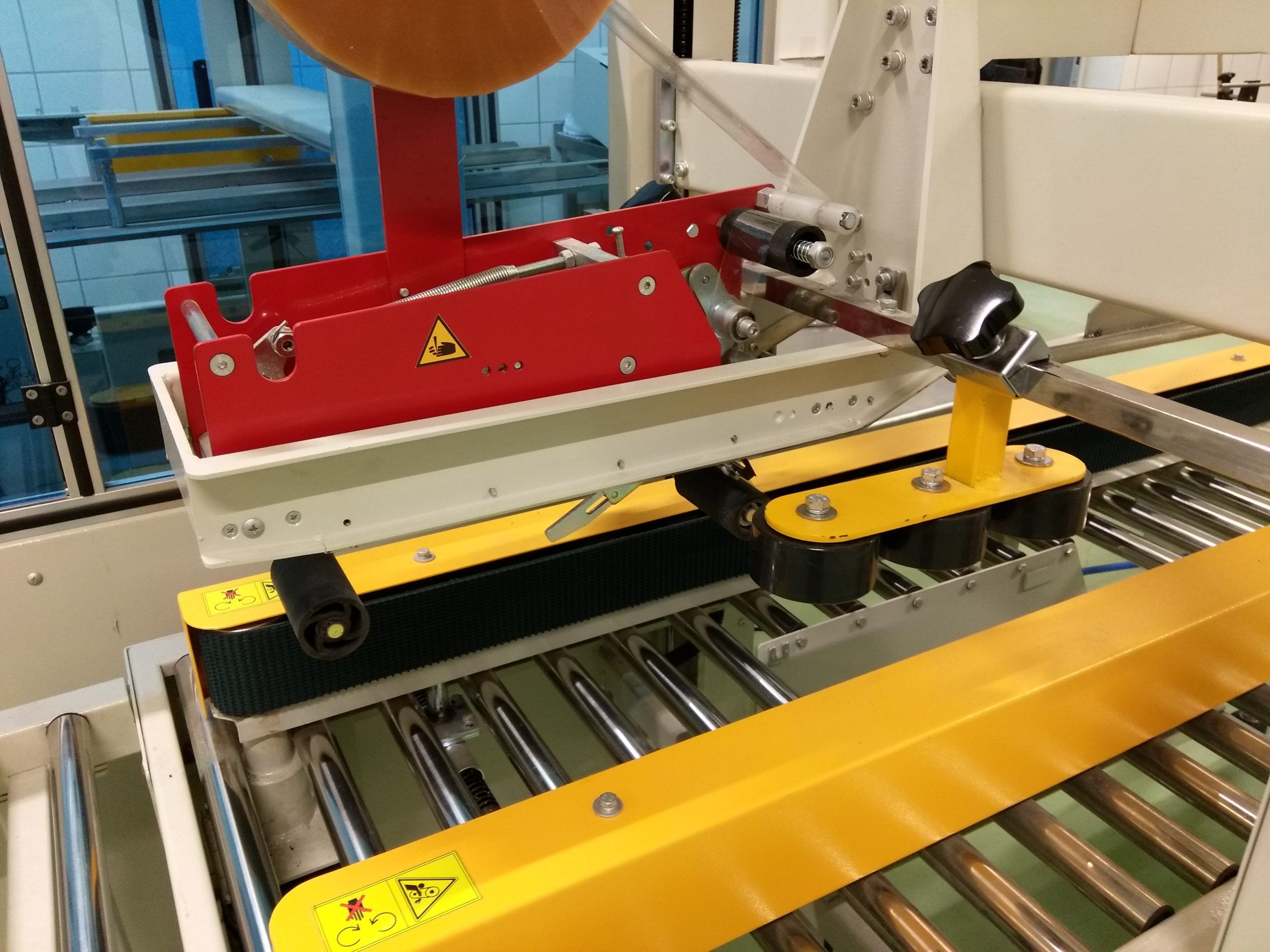 Kartoniarki automatyczne Tarpak – Jak (naprawdę) zwiększyć wydajność produkcji?